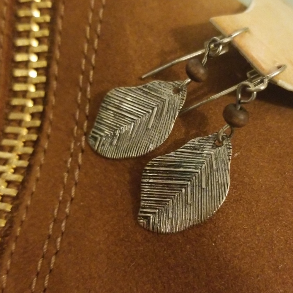 🌸 Boho chic metal leaf/feather earrings